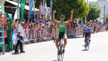 Cobarrubia se quedó con la victoria en la séptima etapa de la Vuelta al Valle en Allen. (Foto: Gentileza Carlos Mir)