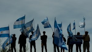 Concentración en Bariloche: «Con terroristas no se negocia»