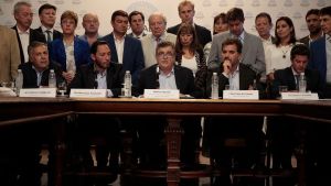 Convocaron a tratar más de 100 DNU de Fernández y la oposición encendió la alarma