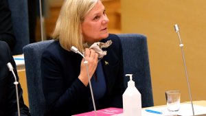 La primera ministra sueca renunció ocho horas después de ser elegida