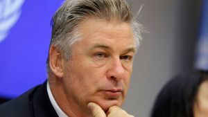 El actor Alec Baldwin fue demandado por el fatal disparo en la película «Rust»