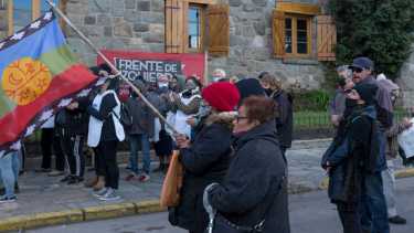 En Bariloche la concentración de realizó en el Centro Cívico ( Foto: Marcelo Martínez)