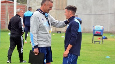 Ramiro es uno de los titulares el equipo que dirige Luis Islas y que el próximo domingo será local en cancha de Deportivo Patagones. (Fotos: Marcelo Ochoa)