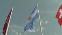 Imagen de Qatar le dio la bienvenida a la Selección: izó la bandera argentina