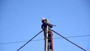 Las Perlas: Edersa electrificó casi el 90%, pero falta que los vecinos se conecten