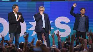 Alberto Fernández, en el búnker del Frente de Todos: «El pueblo sigue dando pelea»