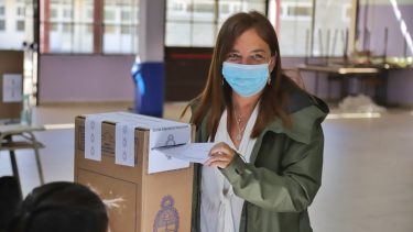 Ibero votó en la Escuela N° 339 de la capital rionegrina. Foto: Marcelo Ochoa.