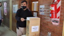 Imagen de Etchapereborda votó en Viedma: «es una forma de definir el destino de nuestra provincia y nuestro país»