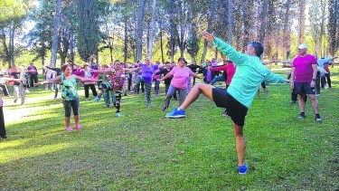 En los adultos mayores resulta fundamental la práctica activa en distintas circunstancias de la vida.
