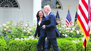 Kamala Harris aún busca su papel