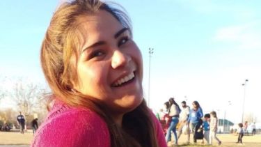 Florencia Ledesma pidió auxilio a su hermano, quien se acercó al lugar para ayudarla.-