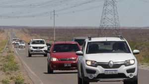 Gran afluencia de vehículos en el regreso a casa por el fin de semana largo en Neuquén