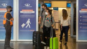 Viajes al exterior sin cuotas: el Gobierno dice que es una «medida puntual y momentánea»