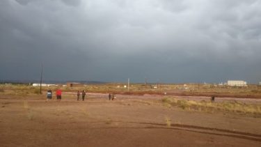 El cielo se cerró en las últimas horas sobre Neuquén y ya se registran inconvenientes en Plaza Huincul. Foto: gentileza.-