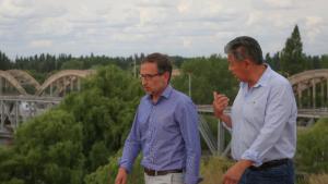 Figueroa y Domingo se reunieron a conversar en la costa del río Neuquén