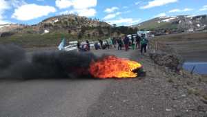 Continúa el corte total en el acceso a Caviahue por parte de municipales