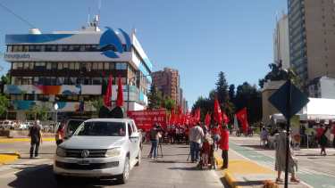 La concentración comenzó a las 9 en el monumento a San Martín, marcharon a ciudad judicial. (Gentileza)