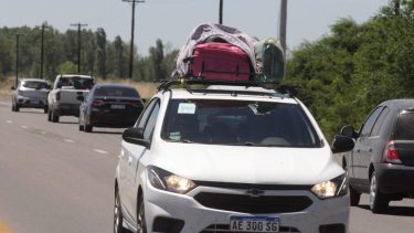 Verificar el estado de rutas y las condiciones climáticas, como portar cadenas son algunas de las recomendaciones que brindan los organismos de Seguridad Vial y Vialidad provincial. Foto: Oscar Livera (Archivo)