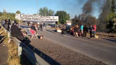 Vecinos de Centenario juntaron firmas para pedir la liberación de Marcelo Contreras. Foto: Gentileza