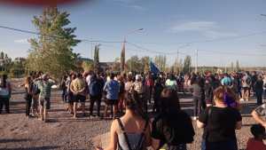 Graves incidentes en una marcha a la comisaría de Las Perlas tras una denuncia de violación