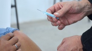 Comenzó la aplicación de la dosis de refuerzos para mayores de 70 en Regina