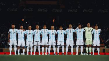 Con Di María como capitán y goleador, Argentina se trajo tres puntos de Montevideo. 