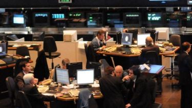 El Gobierno le apunta a los dólares financieros como el MEP y el CCL.  