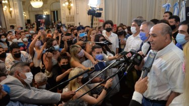 Colmado se encontraba el Salón Blanco en la Casa de Gobierno de Tucumán, cuando ocurrió el abuso sexual que denunció la periodista. Foto: lapoliticaonline.com.ar