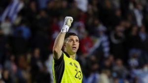 Dibu Martínez: »no jugamos bien, pero este equipo tiene unos huevos bárbaros»