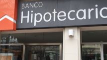 Imagen de Banco de Viedma deberá pagar una multa  por un cobro indebido por el mantenimiento de una cuenta