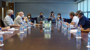 La foto que en abril selló el "compromiso de empezar a trabajar la ley de carrera profesional". Foto: @DiputadosMPN