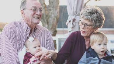 Al observar imágenes de sus nietos, de entre 3 y 12 años, las resonancias magnéticas arrojaron que las abuelas reaccionaban de forma emotiva.