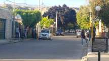 Imagen de Asesinaron a un joven en la vereda de un colegio secundario de Villa Regina