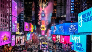 El tradicional festejo de Año Nuevo de Times Square en Nueva York. 