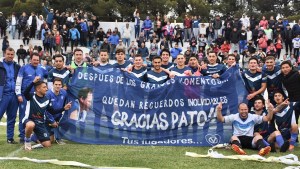 Villalonga se coronó campeón de la Liga Rionegrina y le rindió el mejor homenaje a Martín Kreitz