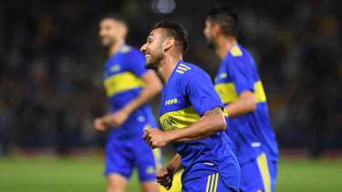 Salvio metió el segundo para Boca con un taco fantástico. 