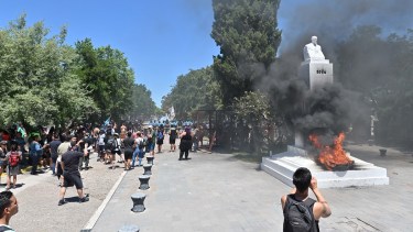 Las protestas se reeditaron ayer en Chubut tras la aprobación de la zonificación minera. Foto Télam