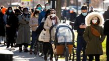 Imagen de La variante Ómicron de coronavirus crece en todo el mundo en el cierre del año