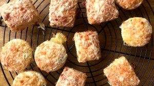 Scons de queso para el mate