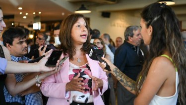 La gobernadora de Río Negro participó del almuerzo por el Día del Petróleo que se hizo en Neuquén. (Gobierno de Río Negro)