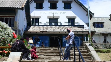 El hospital de Bariloche fue víctima de una estafa virtual en una de sus cuentas bancarias. Archivo