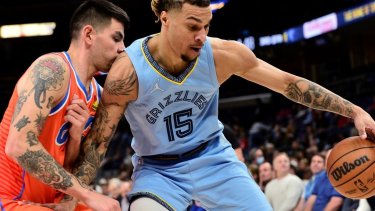 Deck intentando defender anoche contra Memphis.