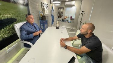 Mascherano se reunió con Tapia antes de asumir como DT de la Sub 20. (Foto: @Argentina)