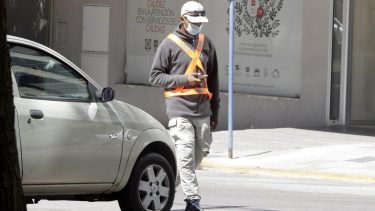 Por el feriado no habrá cobro de estacionamiento medido en Neuquén. (Foto archivo Oscar Livera).-