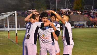 Villalonga le ganó 1 a 0 a  Roca y clasificó. (Foto: Jorge Tanos)