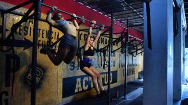 Resistencia, fuerza, dedicación y contención para evitar frustraciones. El crossfit, todos los deportes en uno. (Fotos/Andrés Maripe)