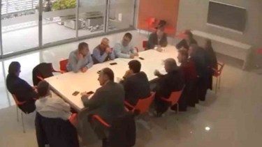 La AFI denunció a funcionarios de Vidal tras conocerse "plan para terminar con los gremios". 