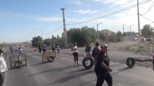 Sigue el corte total de vecinos en la zona de Parque Industrial de Neuquén