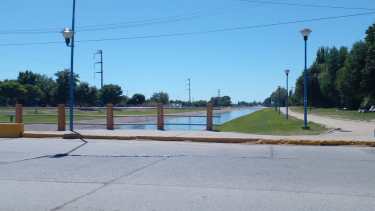 El hecho sucedió en la intersección de calles Mendoza y Gelonch. Foto: Gino Avoledo