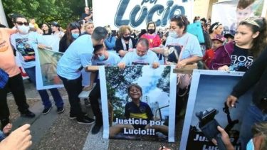 La familia paterna de Lucio se mostró profundamente conmovida por el violento hecho.-
